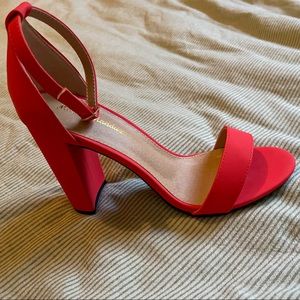 Boutique coral faux suede block heels